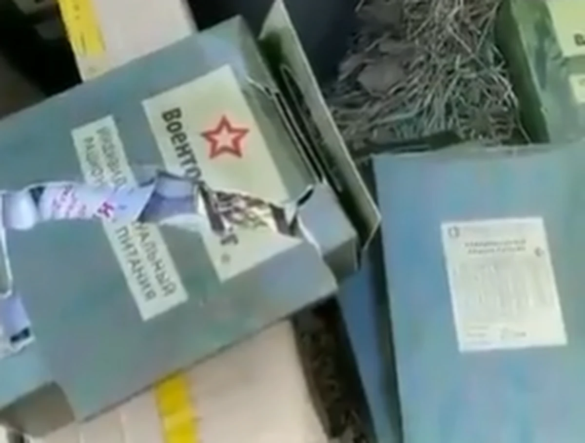 Bardzo złe nastroje, brak dyscypliny, dezorientacja i fatalne morale - tak psychiczny stan atakujących Ukrainę rosyjskich żołnierzy opisują zarówno Ukraińcy, jak analizujący rozwój wydarzeń dowódcy w Polsce. Tę złą kondycję potwierdzają m.in. publikowane przez Ukraińców w portalach społecznościowych filmy. Na jednym z nich ukraiński żołnierz pokazuje przeterminowane o 7 lat racje żywnościowe, wydane rosyjskim oddziałom.