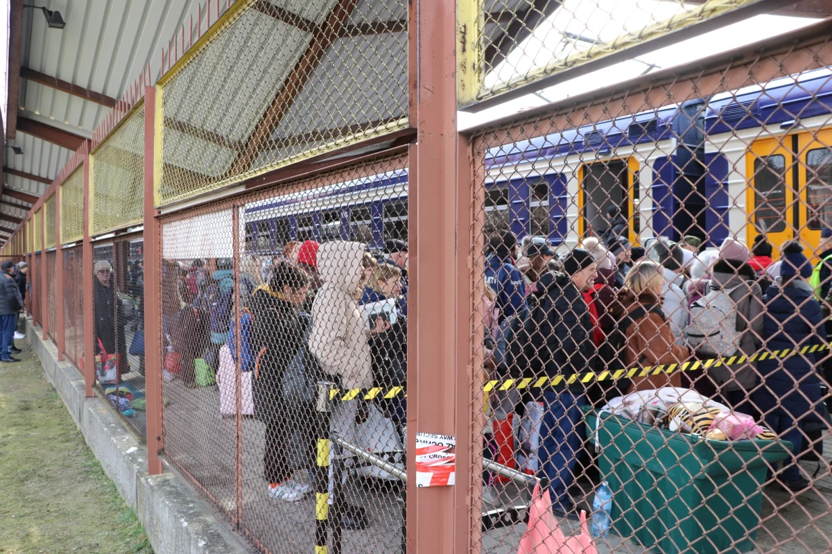 Tylko ostatniej doby polsko - ukraińską granicę na Podkarpaciu przekroczyło 52 tys. osób. Kilka tysięcy z nich minionej doby otrzymało pomoc w punktach recepcyjnych, które działają w regionie. 