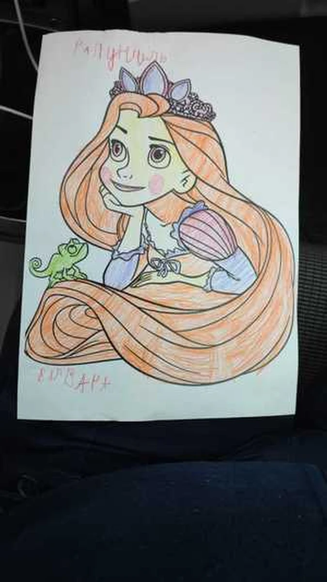 Wrocławscy policjanci dostali rysunek od sześcioletniej Ukrainki. To podziękowanie za opiekę, jaką funkcjonariusze otoczyli ją i jej rodzeństwo w punkcie recepcyjnym w Lubyczy Królewskiej.   