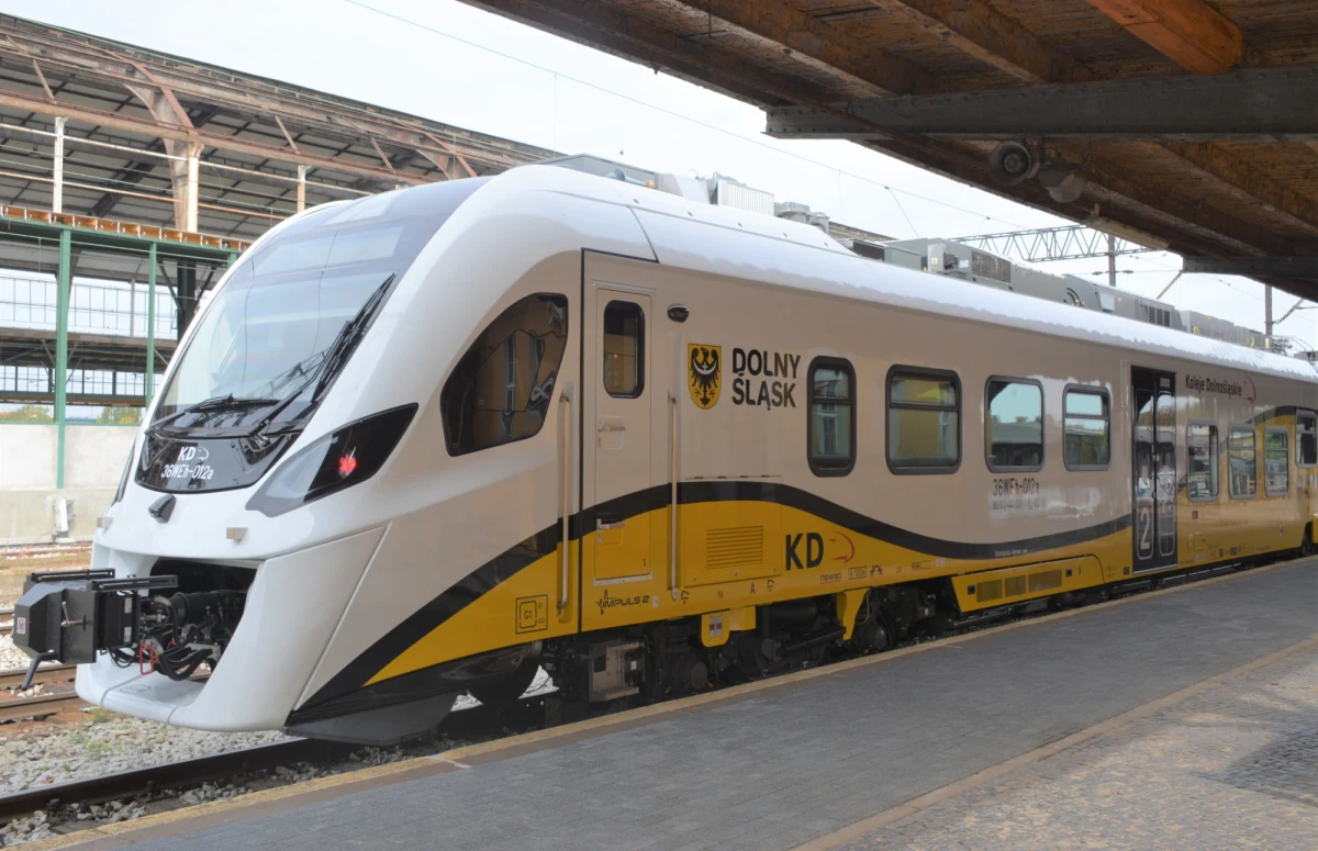 Z dworca kolejowego Wrocław Główny wyruszył dziś pociąg Kolei Dolnośląskich do Przemyśla. Może zabrać stamtąd kilkuset uchodźców z Ukrainy.