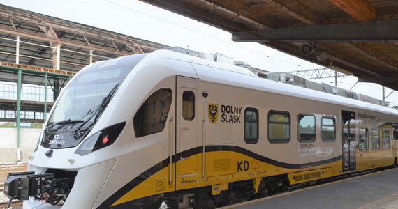 Z dworca kolejowego Wrocław Główny wyruszył dziś pociąg Kolei Dolnośląskich do Przemyśla. Może zabrać stamtąd kilkuset uchodźców z Ukrainy.