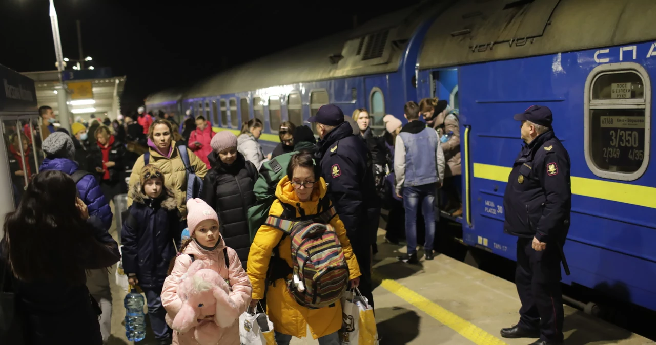 Uchodźcy z Ukrainy na Dworcu Wschodnim w Warszawie