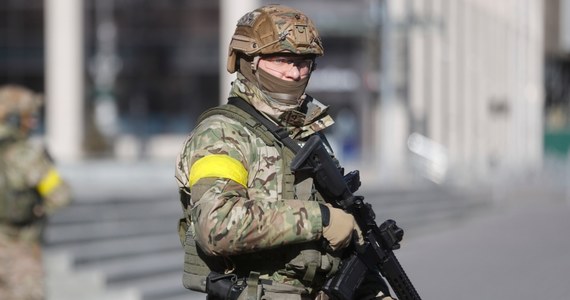 Szósty dzień rosyjskiej inwazji na Ukrainę. Z jednej strony mamy rozmowy pokojowe, a z drugiej bombardowania miast. Gościem Tomasza Weryńskiego w radiu RMF24 był Bartłomiej Radziejewski, politolog, szef Nowej Konfederacji. Posłuchajcie, jak ekspert ocenia aktualną sytuację militarną, działania polskich rządzących i czy Chiny stoją u boku Rosji w kwestii Ukrainy?