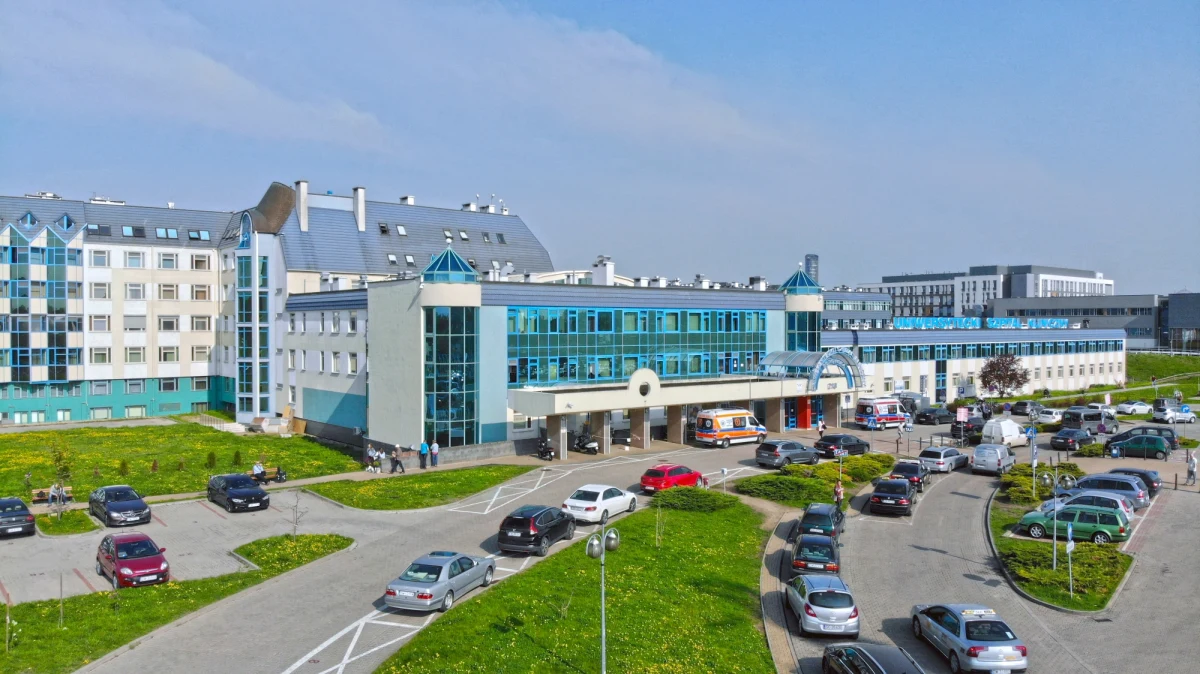 Czwórka ciężko chorych onkologicznie dzieci z ogarniętej wojną Ukrainy powinna dotrzeć dziś wieczorem do Uniwersyteckiego Szpitala Klinicznego we Wrocławiu. Troje z nich potrzebuje pilnego przeszczepu szpiku. Czwarte dziecko będzie kontynuować chemioterapię.