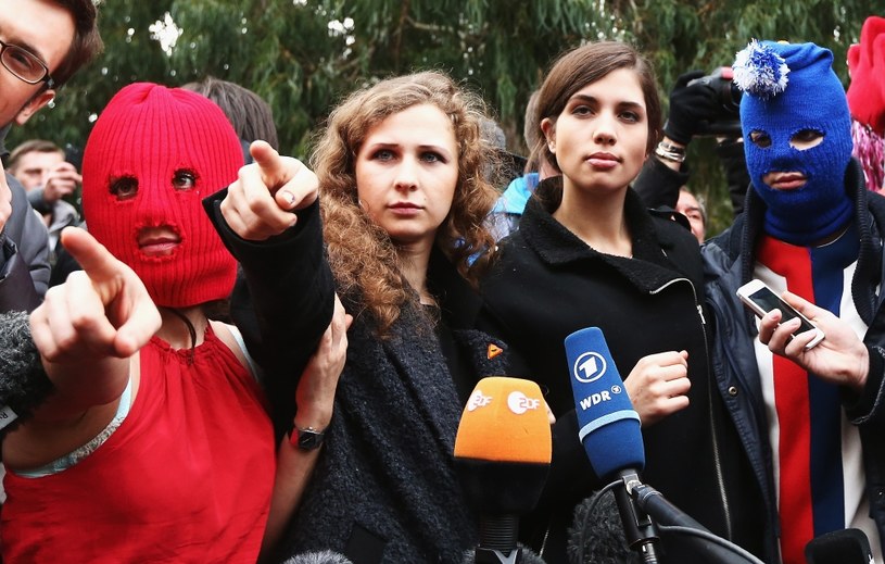 Nadieżda Tołokonnikowa wraz z Pussy Riot - znienawidzonym przez rosyjskie władze i Władimira Putina zespołem -  zorganizowały akcję zbierania pieniędzy dla Ukrainy. Aktywistce i jej formacji udało się zgromadzić ponad cztery miliony dolarów dla organizacji działających na terenie zaatakowanego kraju.