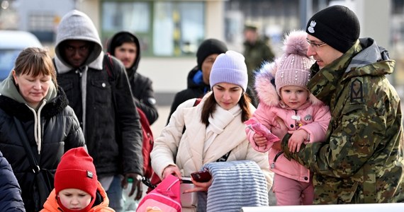 Od wybuchu wojny w Ukrainie do Polski wjechało już 431,7 tys. osób - przekazała rzeczniczka SG por. Anna Michalska. Dodała, że we wtorek do godz. 18 funkcjonariusze straży granicznej na przejściach granicznych z Ukrainą odprawili 76,7 tys. osób.