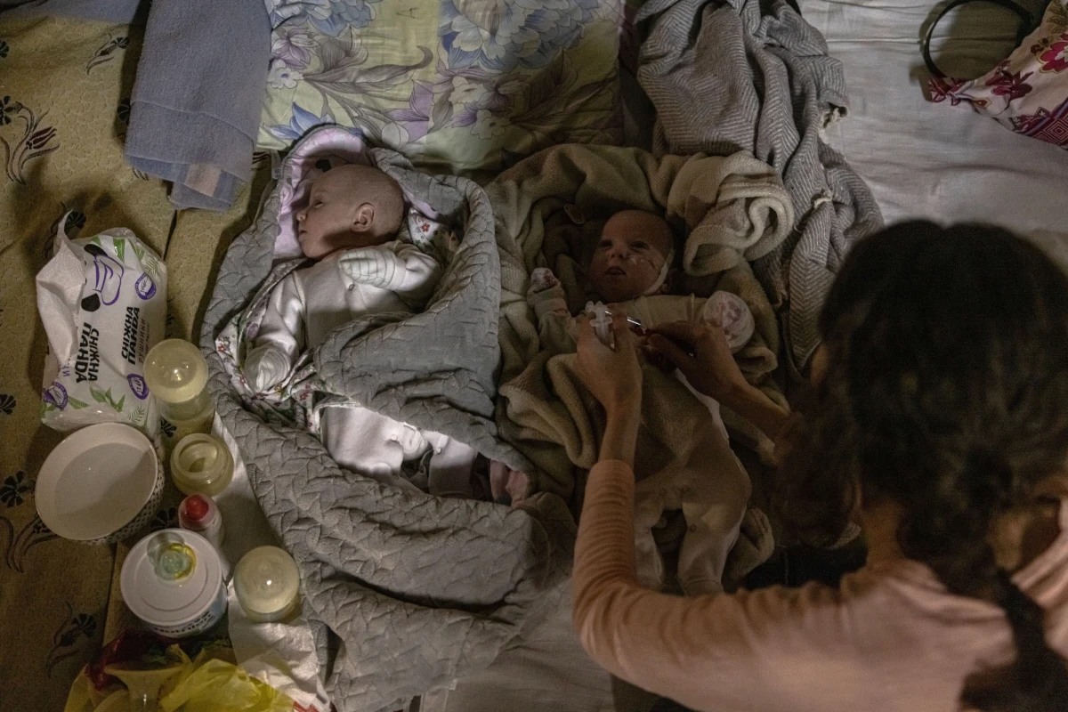 "Dobranoc Europo; kiedy śpisz, mali Ukraińcy strzegą twoich snów, stając się żywymi tarczami dla Unii Europejskiej przed rosyjską inwazją" - taki wstrząsający wpis zamieściła wieczorem na twitterowym profilu ukraińska Rada Najwyższa (parlament).