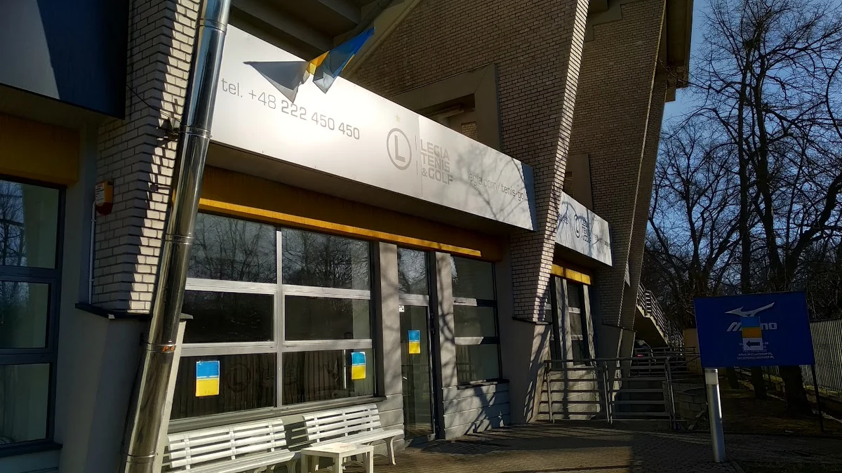 Jak informuje reporter RMF MAXXX Przemysław Mzyk artykuły spożywcze, higieniczne oraz środki czystości można przynosić w godz. 14-20 do punktu od strony ul. Myśliwieckiej. Dodatkowo poszukiwani są wolontariusze, którzy pomogą w zbiórce. 