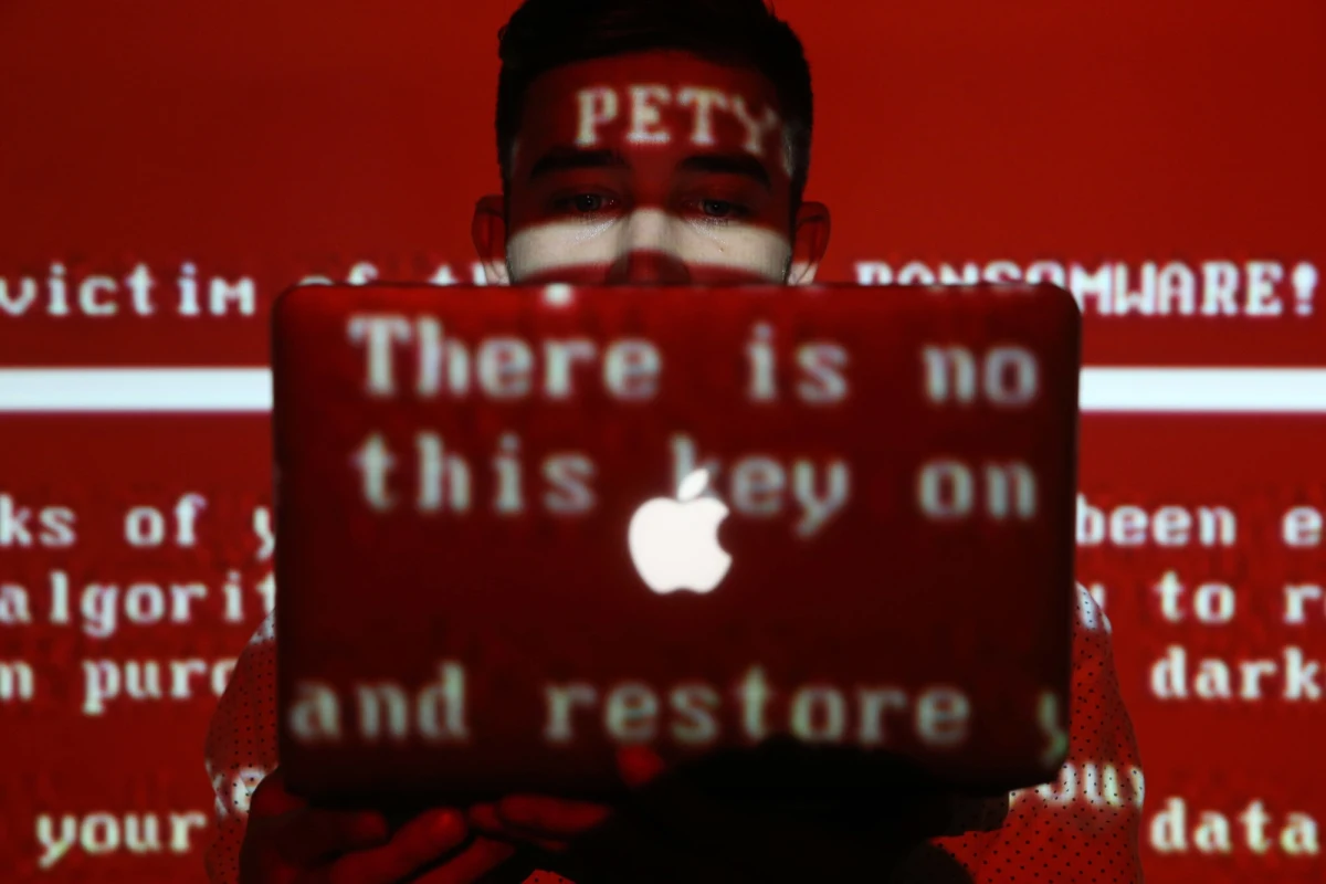 Centrum kontroli rosyjskiej agencji kosmicznej Roskosmos na skutek ataku grupy powiązanej z Anonymous straciło kontrolę nad własnymi satelitami szpiegowskimi - poinformowała w środę agencja Ukrinform.