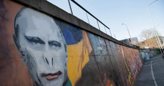 W Poznaniu powstał nowy mural. Artysta posługujący się pseudonimem KAWU, stworzył dzieło przedstawiające Władimira Putina, który przypomina Lorda Voldemorta. Zobacz zdjęcia.