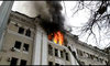 Płoną budynki w Charkowie. Strażacy starają się opanować pożary