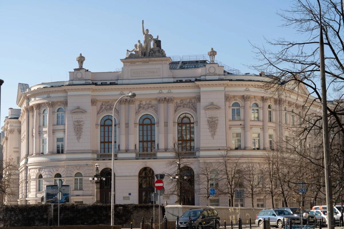 Sztab Kryzysowy został powołany na Politechnice Warszawskiej. Jego celem jest koordynacja działań uczelni na rzecz uchodźców z Ukrainy. 