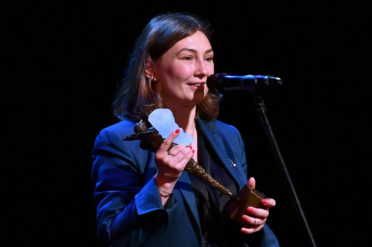 Ukraińska pisarka, ubiegłoroczna laureatka przyznawanej we Wrocławiu Literackiej Nagrody Europy Środkowej Angelus Kateryna Babkina wczoraj wieczorem dotarła bezpiecznie do Wrocławia. Autorka wraz z rodziną zamieszkała w mieszkaniu rezydencyjnym przygotowanym przez Wrocławski Dom Literatury.