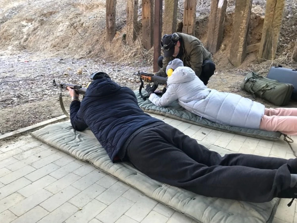 Klub Strzelecki UR z Jawora na Dolnym Śląsku zorganizował szkolenie dla Ukraińców, którzy chcą wrócić do kraju, by walczyć o jego wolność. Uczestnicy nie tylko strzeleli, ale poznawali też zasady pierwszej pomocy.