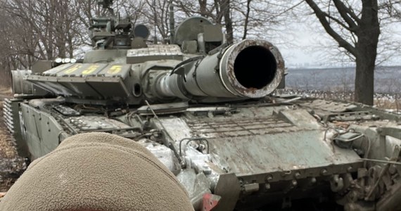 Ukraińcy rozbili oddział z elitarnej jednostki rosyjskiej - poinformował doradca administracji prezydenta Ukrainy Ołeksij Arestowycz, cytowany przez portal RBK. Chodzi o 200. Samodzielną Brygadę Strzelców Zmotoryzowanych. Według ukraińskiego dziennikarza, który publikuje zdjęcia z miejsca wydarzeń - Rosjanie porzucili kilka nowoczesnych czołgów.