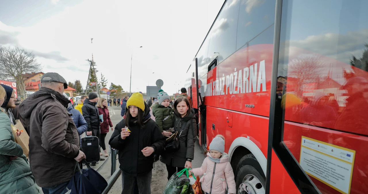 Uchodźcy z Ukrainy w drodze do punktu recepcyjnego