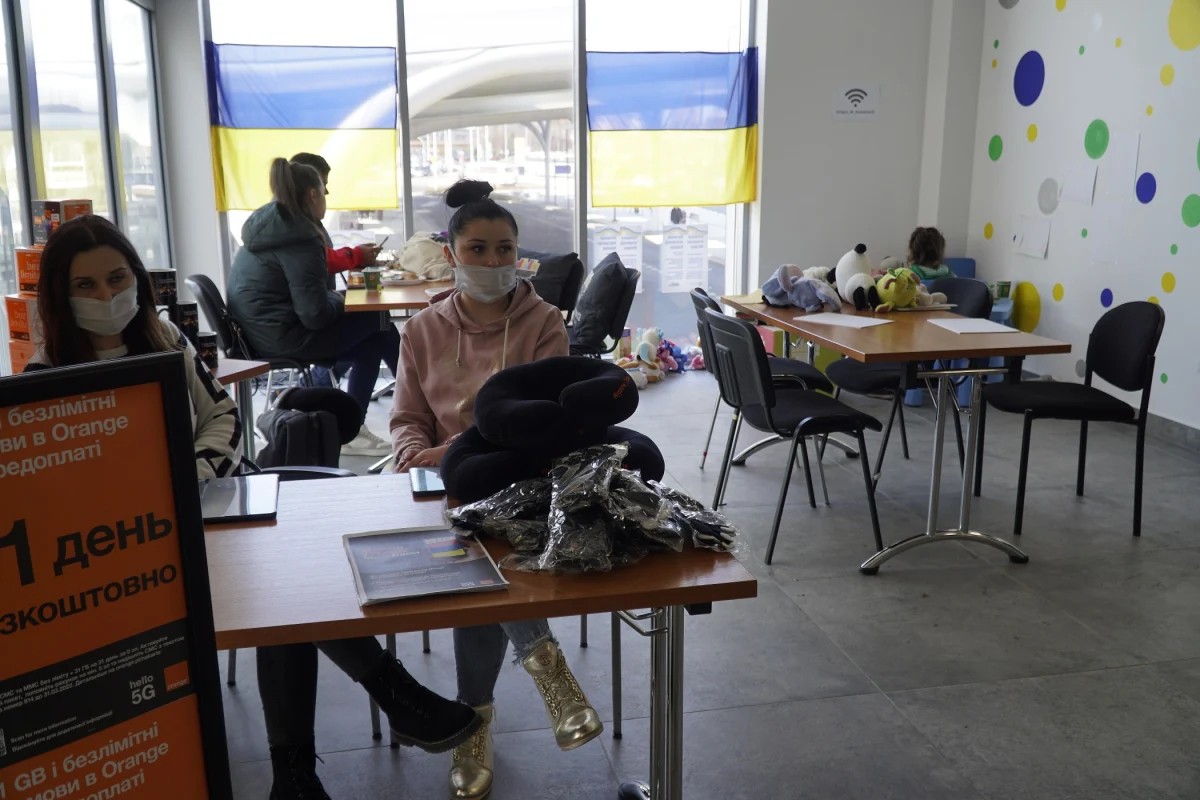 Międzynarodowy Dworzec Autobusowy, dawny budynek urzędu miasta, ulica Wita Stwosza – to miejsca, w których uruchamiane są kolejne punkty pomocy dla uchodźców z Ukrainy. „Staramy się na bieżąco reagować na wszystkie potrzeby, jakie pojawiają się w związku z tą trudną sytuacją” – mówi prezydent Katowic Marcin Krupa.