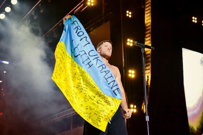 Od kilku dni trwa wojna w Ukrainie. Ludzie z całego świata wspierają i pomagają zaatakowanemu państwu. W te działania zaangażowali się także muzycy i w ramach solidarności z Ukrainą odwołują koncerty, które miały odbyć się w Rosji. 