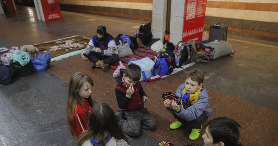 Ukraińska rzeczniczka praw człowieka Ludmyła Denysowa poinformowała w środę, że wyniku inwazji rosyjskiej zginęło do tej pory 21 dzieci, a 55 jest rannych. Jak podała agencja Ukrinform, Denysowa opublikowała te dane na komunikatorze Telegram.