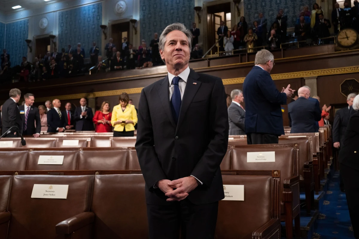 Sekretarz stanu USA Antony Blinken ogłosił kolejne sankcje na Rosję i Białoruś, w tym ograniczenie eksportu wysokich technologii dla Białorusi oraz sankcje blokujące nałożone na 22 firmy zbrojeniowe i rosyjskie rafinerie. Zapowiedział też, że w najbliższych dniach odwiedzi Brukselę, Polskę, Mołdawię i państwa bałtyckie.