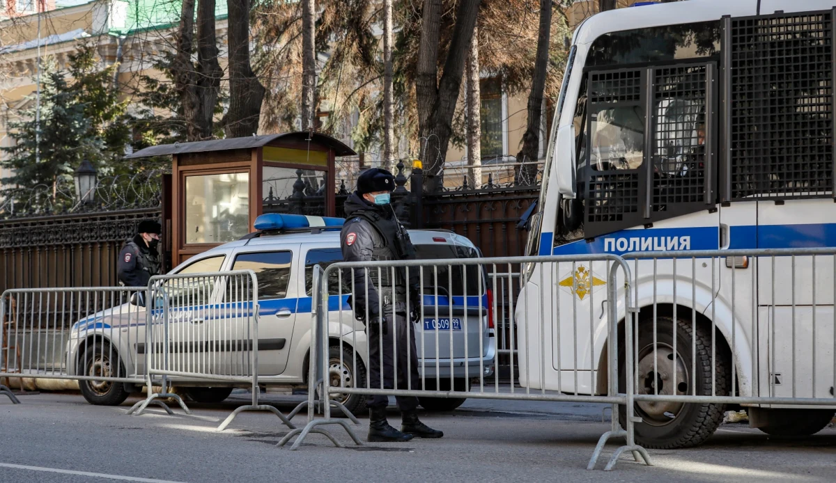 ​Rosja ma wprowadzić stan wojenny 4 marca - wynika z informacji ukraińskiego wywiadu. Wcześniej doradca prezydenta Wołodymyra Zełenskiego informował, że według jego wiedzy tego dnia mają się zebrać obie izby rosyjskiego parlamentu.