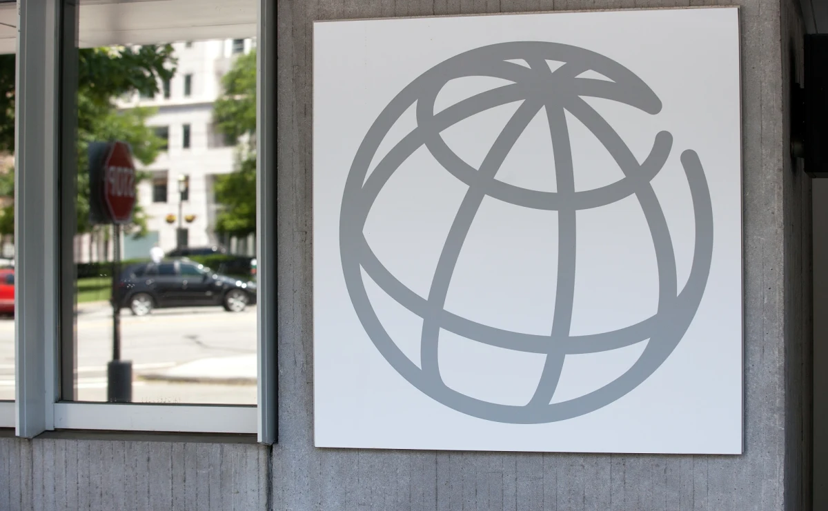 ​Bank Światowy wstrzymuje wszystkie programy w Rosji i na Białorusi z natychmiastowym skutkiem - podał Reuters za oświadczeniem instytucji.