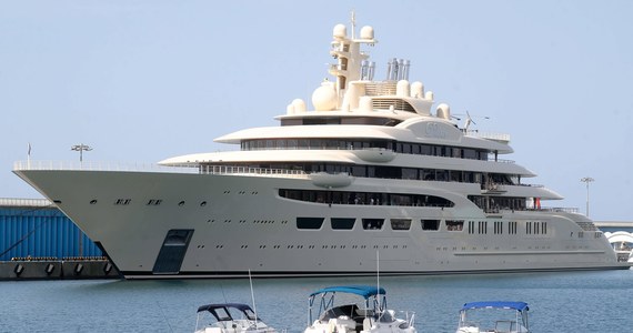 ​Niemieckie władze w Hamburgu skonfiskowały 156-metrowy jacht rosyjskiego miliardera Aliszera Usmanowa, który został objęty sankcjami Unii Europejskiej - poinformował "Forbes", powołując się na trzy źródła.