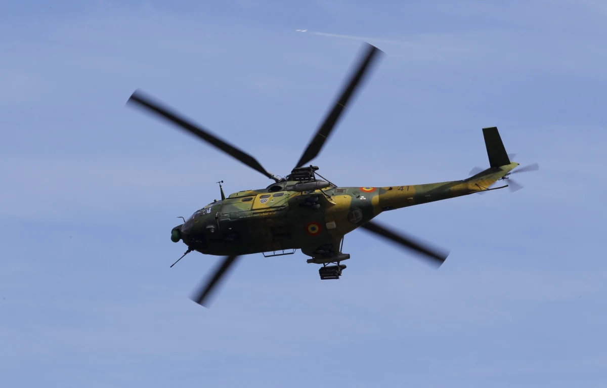 Siedmiu rumuńskich żołnierzy zginęło w środę wieczorem w katastrofie śmigłowca IAR 330-Puma podczas poszukiwań zaginionego myśliwca MIG-21 - poinformowało ministerstwo obrony narodowej w Bukareszcie.