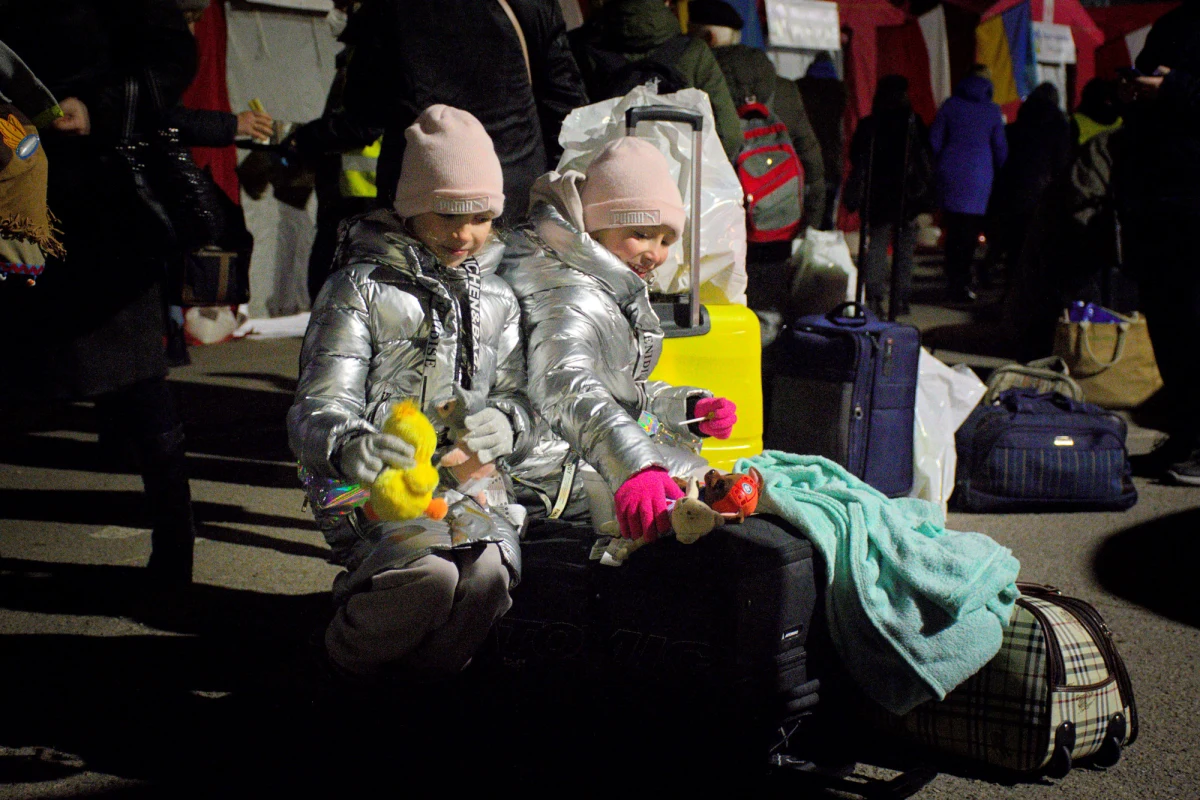 Kolejny specjalny pociąg humanitarny z Ukrainy dotarł w czwartek nad ranem do Olkusza. Jak przekazał wojewoda małopolski Łukasz Kmita, przyjechało nim około 800 uchodźców.