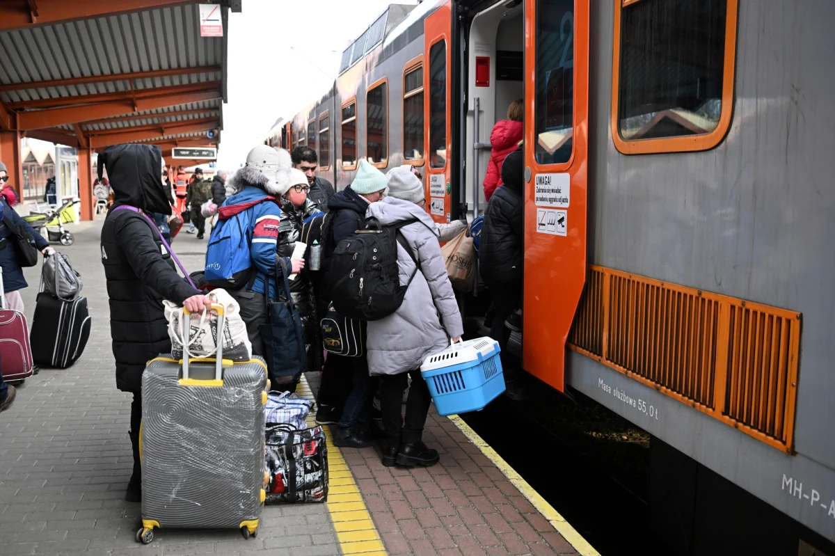 10 ton darów wyjechało na Ukrainę,  do miasta trafiło 10 tysięcy maili z ofertą pomocy, każdego dnia około 80 palet rzeczy jest wydawanych potrzebującym  – Wrocław podsumował pierwszy tydzień pomocy Ukrainie. „Wrocławianie stanęli na wysokości zadania. Chciałbym jednak zaapelować, aby ta chęć pomagania nie ustawała w nas, bo prawdziwe wyzwania dopiero na nas czekają”  - powiedział na briefingu Jacek Sutryk, prezydent miasta.