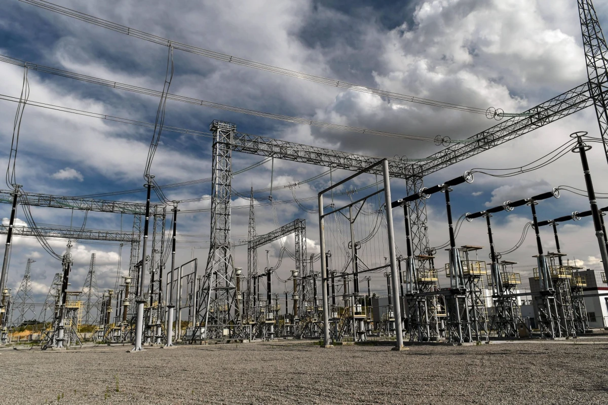 Dyrektor generalny Międzynarodowej Agencji Energii Atomowej (MAEA) Rafael Grossi wezwał do natychmiastowego zaprzestania walk w Enerhodarze na Ukrainie i powstrzymanie się od przemocy w pobliżu leżącej nieopodal Zaporoskiej Elektrowni Atomowej. Strona ukraińska informowała wcześniej, że Enerhodar jest atakowany przez Rosjan.