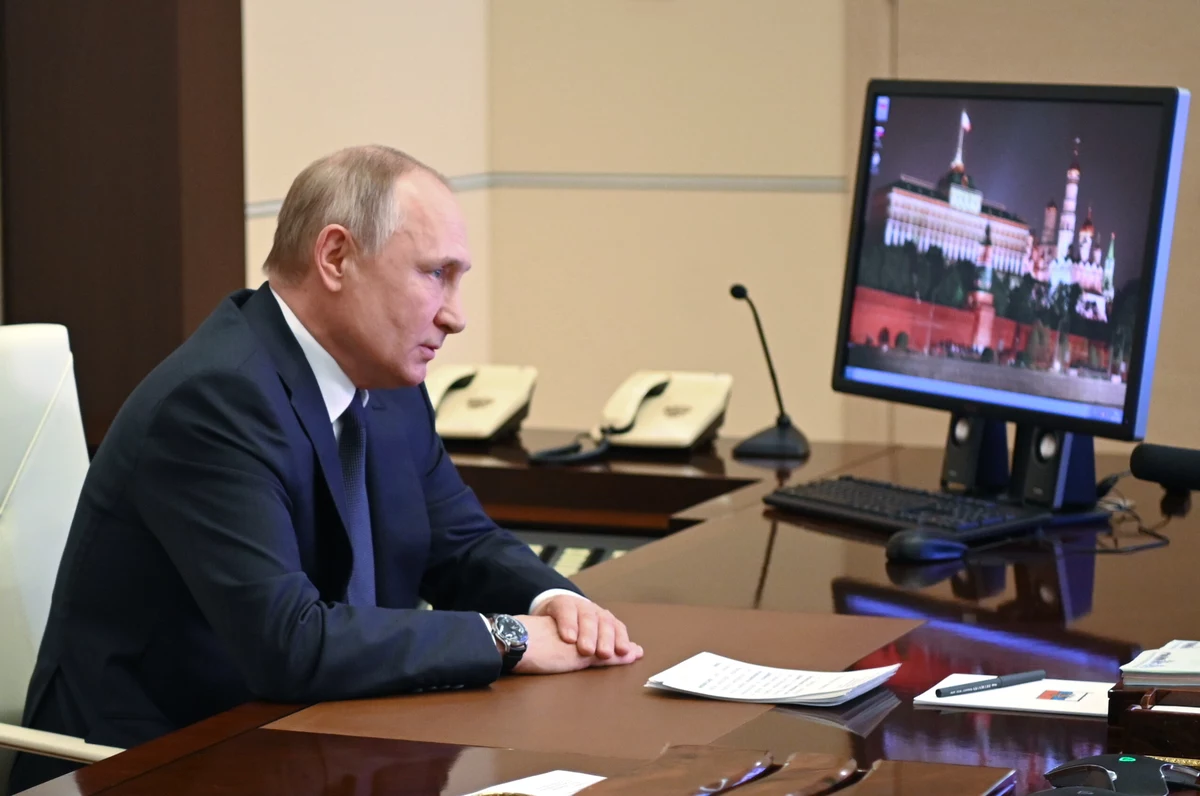 Jedyny sposób, aby zakończyć wojnę, to by ktoś w Rosji wyeliminował Putina - powiedział republikański senator Lindsey Graham, komentując inwazję na Ukrainę i walki wokół elektrowni atomowej w Zaporożu. Jak stwierdził, zabójca Putina wyświadczyłby Rosji i światu przysługę.