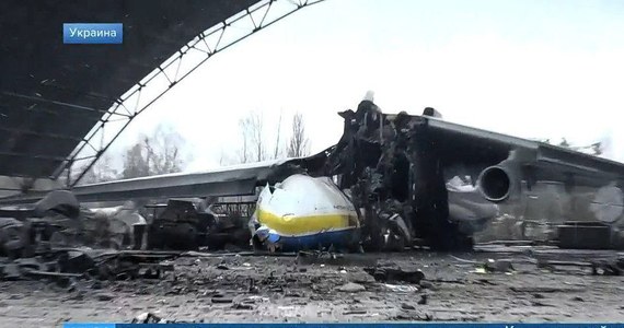 Ukraińskie media publikują zdjęcia wraku sześciosilnikowego An-225 Mrija, który był największym samolotem na świecie. Antonow został zniszczony przez Rosjan podczas ataku na lotnisko w Hostomelu pod Kijowem.