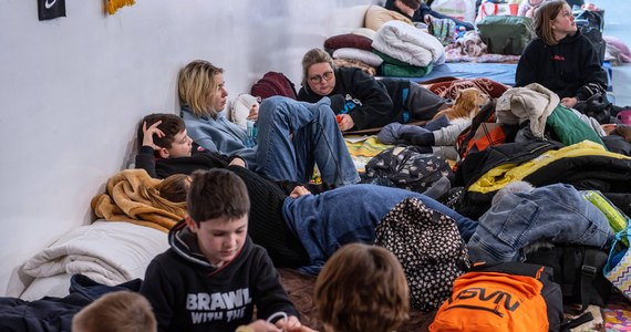 Władze Lublina zwiększają liczbę miejsc noclegowych dla uchodźców z Ukrainy. Docelowo może ich być nawet 10 tys. Na razie, aż tak dużej potrzeby nie ma - mówi Andrzej Wojewódzki, sekretarz miasta Lublin.

