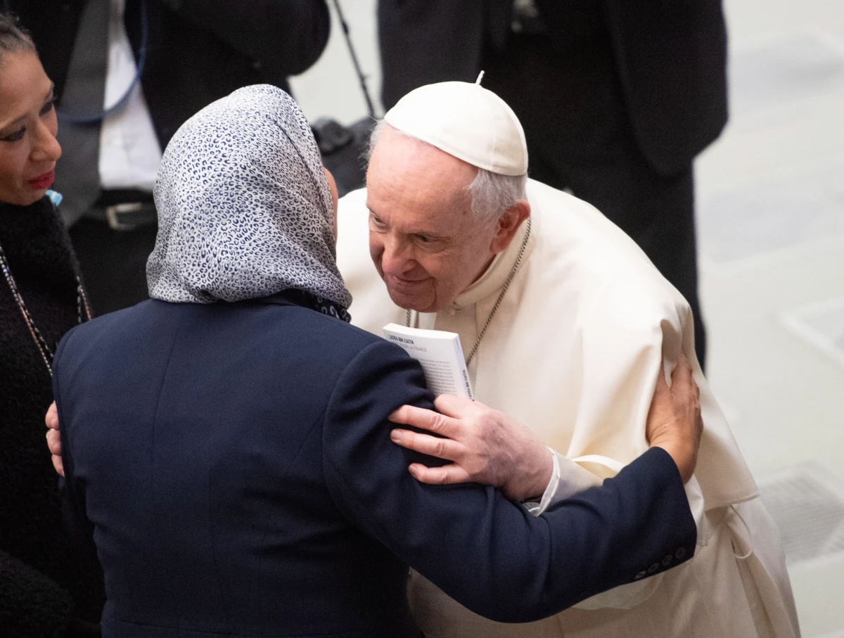 Pięćdziesięciu polskich naukowców, pisarzy, dziennikarzy i księży podpisało List Otwarty do Ojca Świętego w sprawie jednoznacznego stanowiska dotyczącego agresji Rosji na Ukrainę. Poniżej publikujemy jego treść wraz z listą sygnatariuszy.