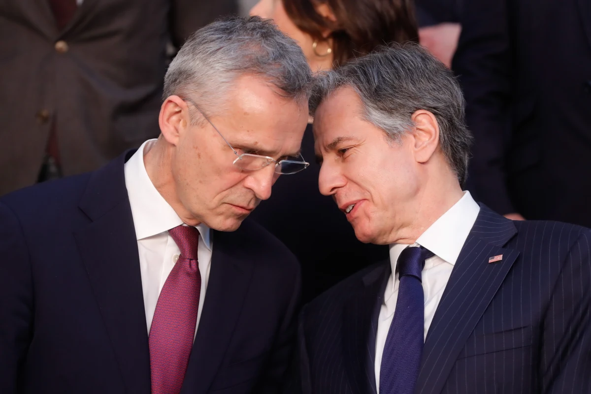 "NATO nie chce wojny z Rosją. Wzywamy prezydenta Rosji Władimira Putina do natychmiastowego zatrzymania agresji na Ukrainę i wycofania wojsk rosyjskich z tego kraju" - powiedział sekretarz generalny NATO Jens Stoltenberg.