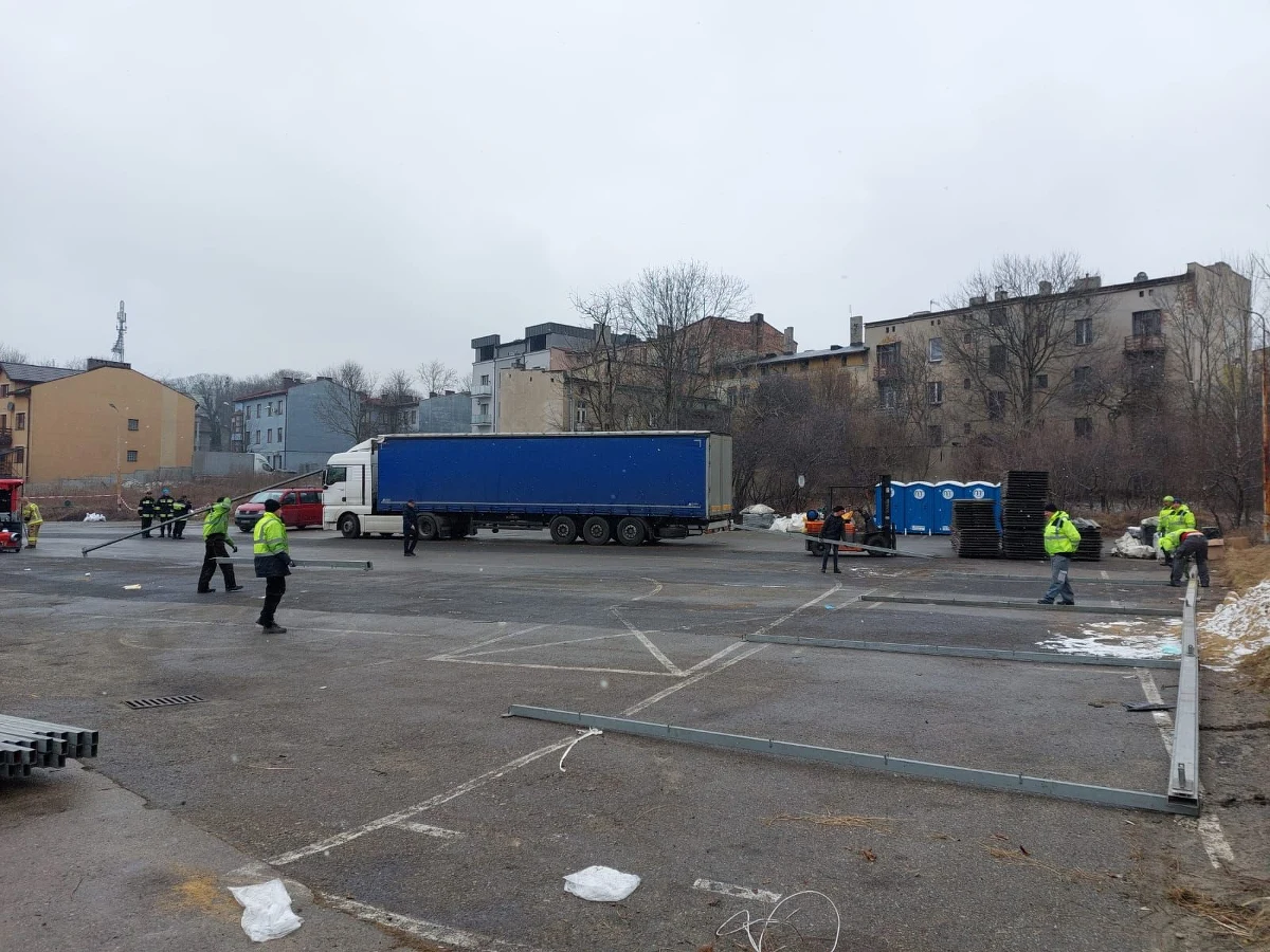 Już niedługo olkuski peron LHS i jego okolice będą przygotowane do przyjmowania jeszcze większej liczby uchodźców z Ukrainy. Na dworcu kolejowym w Olkuszu  powstanie duży punkt recepcyjny. 