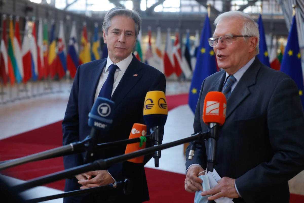 "Rosjanie bombardują i ostrzeliwują wszystko, to barbarzyński sposób prowadzenia wojny" - powiedział szef unijnej dyplomacji Josep Borrell przed spotkaniem ministrów spraw zagranicznych z udziałem sekretarza stanu USA Antony'ego Blinkena. Blinken oznajmił, że jeśli świat pozwoli Rosji na bezkarne łamanie norm, otworzy "puszkę Pandory".