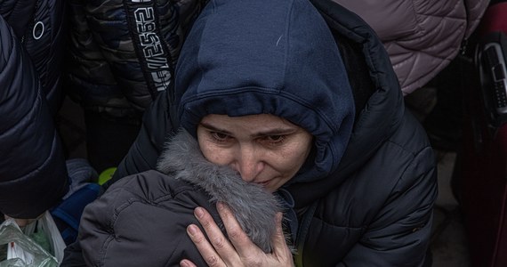 Kanclerz Niemiec Olaf Scholz rozmawiał w piątek z prezydentem Rosji Władimirem Putinem. Wezwał go do natychmiastowego zaprzestania wszelkich działań wojennych - informuje biuro prasowe niemieckiego rządu. Rozmowa telefoniczna trwała godzinę. W czwartek wieczorem Scholz rozmawiał z prezydentem Ukrainy Wołodymyrem Zełenskim.