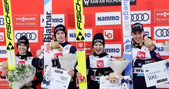 Słoweńscy skoczkowie narciarscy wygrali z ogromną przewagą konkurs drużyn mieszanych w Pucharze Świata w Oslo. Obok nich na podium stanęli Austriacy i Norwegowie. Polacy zajęli siódme miejsce, wyprzedzając tylko Kanadyjczyków.