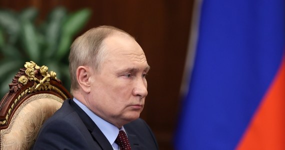Prezydent Rosji Władimir Putin podpisał ustawę, wprowadzającą wysokie kary więzienia dla każdego, kto publikuje "fałszywe informacje" na temat rosyjskich sił zbrojnych - poinformowała agencja AFP. 