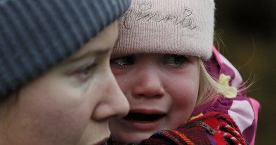 Piątek był dziewiątym dniem inwazji Rosji na Ukrainę. Zacięte walki toczą się na południu kraju, w okolicach Chersonia, Mikołajewa i Mariupolu. Władze Chersonia i Mariupola alarmują, że są na skraju katastrofy humanitarnej. W samym Kijowie i okolicach ukraińskiej stolicy słychać było serię głośnych eksplozji. W piątek odbyły się też rozmowy liderów NATO z amerykańskim sekretarzem stanu. Jakie są ich efekty? Kreml wprowadza nowe przepisy: nawet 15 lat więzienia za mówienie prawdy  o rosyjskiej agresji i o działaniach żołnierzy w Ukrainie. Co jeszcze wydarzyło się 4 marca 2022 roku? Zebraliśmy dla Was najważniejsze wydarzenia.