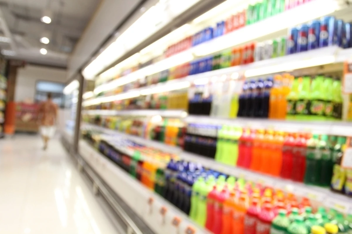 Koncern Coca-Cola i Danone wycofują się z rosyjskiego rynku - poinformował w sobotę niezależny białoruski portal internetowy Nexta. Jeszcze w piątek media informowały, że znany producent napojów zamierza pozostać w Rosji.