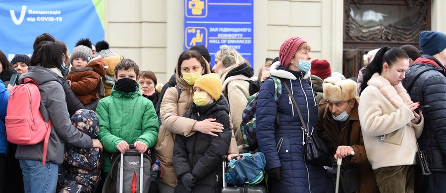 Spokój i pewność siebie są przede wszystkim potrzebne w kontaktach z uchodzącymi przed wojną w Ukrainie - radzi Irena Datchenko, psycholog pracująca z przybywającymi do Szczecina Ukraińcami. Jak podkreśla, potrzebne są małe kroki, jak choćby - na początek - wybranie dla dziecka zabawki.