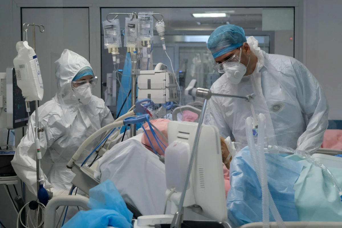 12 737 zakażeń koronawirusem i 199 zgonów na Covid-19. To najnowsze statystyki Ministerstwa Zdrowia dotyczące epidemii w Polsce. W szpitalach przebywa obecnie 9 951 pacjentów. 