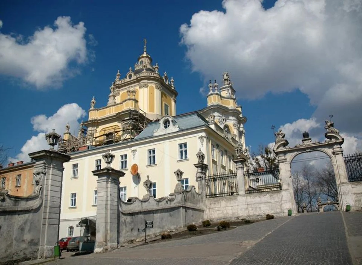 Zbiórka sprzętu i środków, które mają pomóc w ochronie zabytków Ukrainy, prowadzona jest w Łodzi. O pomoc w zabezpieczeniu materialnego dziedzictwa Lwowa, poprosili radni tego miasta.