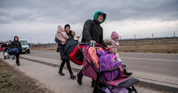 Od początku ataku Rosji na Ukrainę do Polski przybyło 827,6 tys. uchodźców - poinformowała w sobotę po południu straż graniczna.