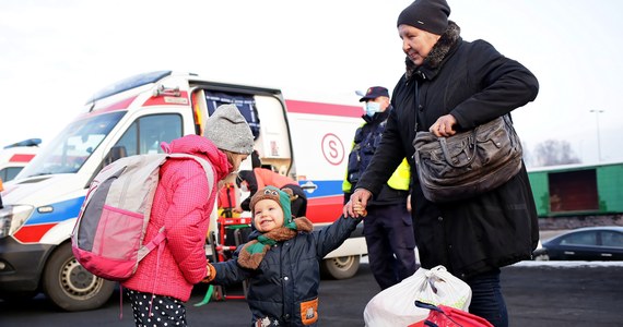 Wojewoda dolnośląski Jarosław Obremski zaapelował do osób pomagającym uchodźcom z Ukrainy, aby przekazywali informacje o miejscach dla uchodźców w całym województwie, nie tylko we Wrocławiu.