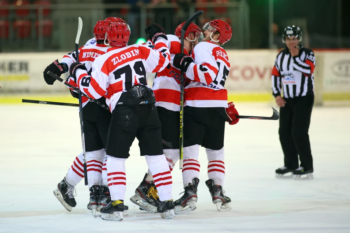 ​Hokeiści Comarch Cracovii zdobyli Puchar Kontynentalny. W rozgrywanym w duńskim Aalborgu turnieju finałowym w piątek pokonali mistrza Kazachstanu Saryarkę Karaganda 2-1, a w sobotnim spotkaniu wygrali z miejscowymi Pirates 4-0.