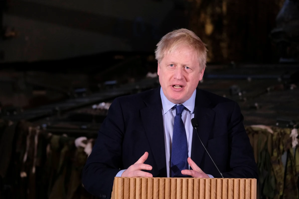 "Władimir Putin musi ponieść porażkę i musi być widoczne, że poniósł porażkę" - oświadczył brytyjski premier Boris Johnson przed zapowiedzianymi na nadchodzący tydzień rozmowami w sprawie Ukrainy, wśród których będzie spotkanie z premierami państw Grupy Wyszehradzkiej (V4).